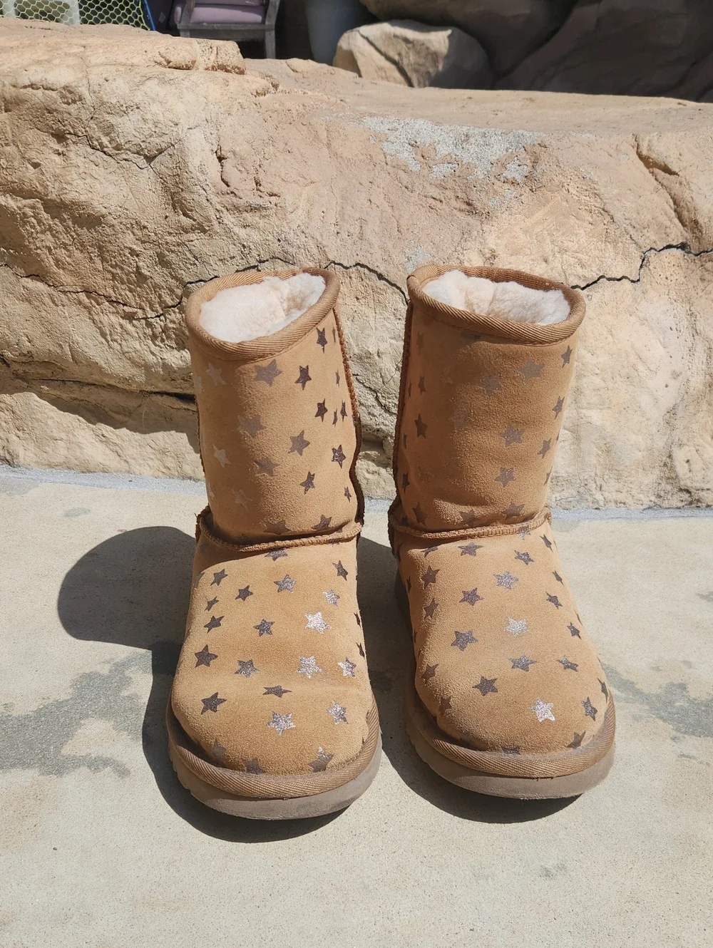 UGG Kids Classic Short II Chestnut Metallic Star Suede Boots Size 4